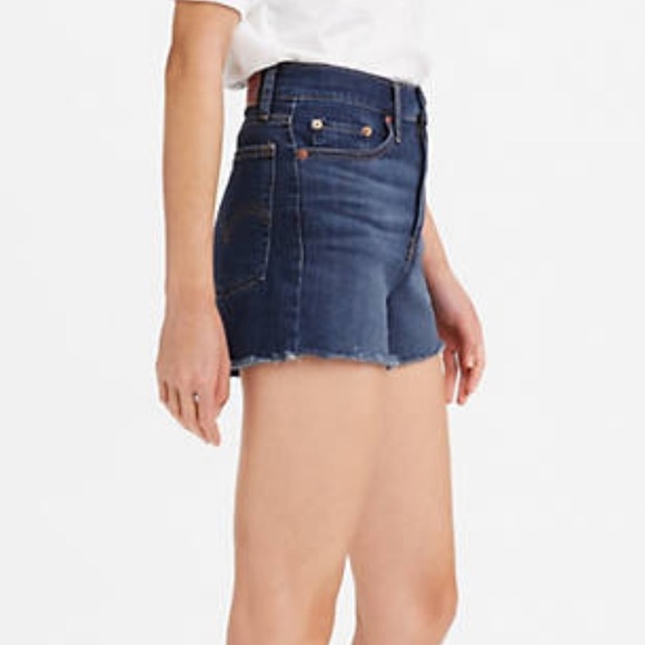 2 for $60 SALE! ⭐️ Levi’s high rise cut off shorts in Chelsea Scrape - Dark Wash - Picture 3 of 9